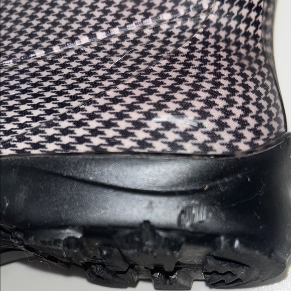 Kamik Stylish Black and White Houndstooth Women's Boots size 6 / preowned - Picture 12 of 13